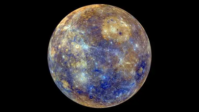 Mercúrio em cores realçadas, que destacam a composição da superfície, fotografado pela sonda MESSENGER