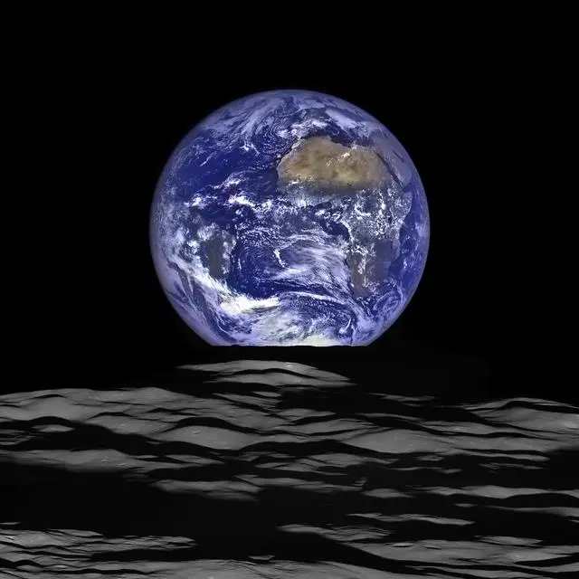 A Terra vista da órbita da Lua pela sonda Lunar Reconnaissance Orbiter