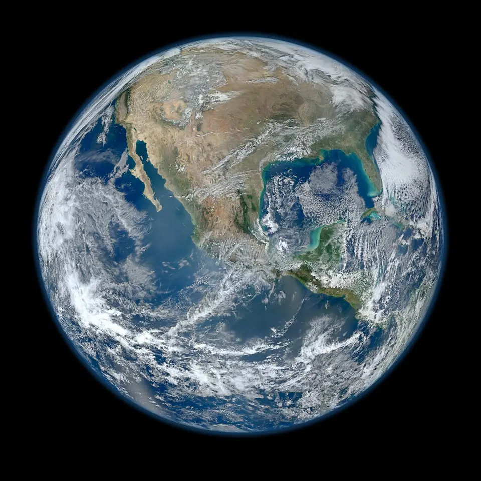 Planeta Terra visto do espaço mostrando oceanos, continentes e nuvens